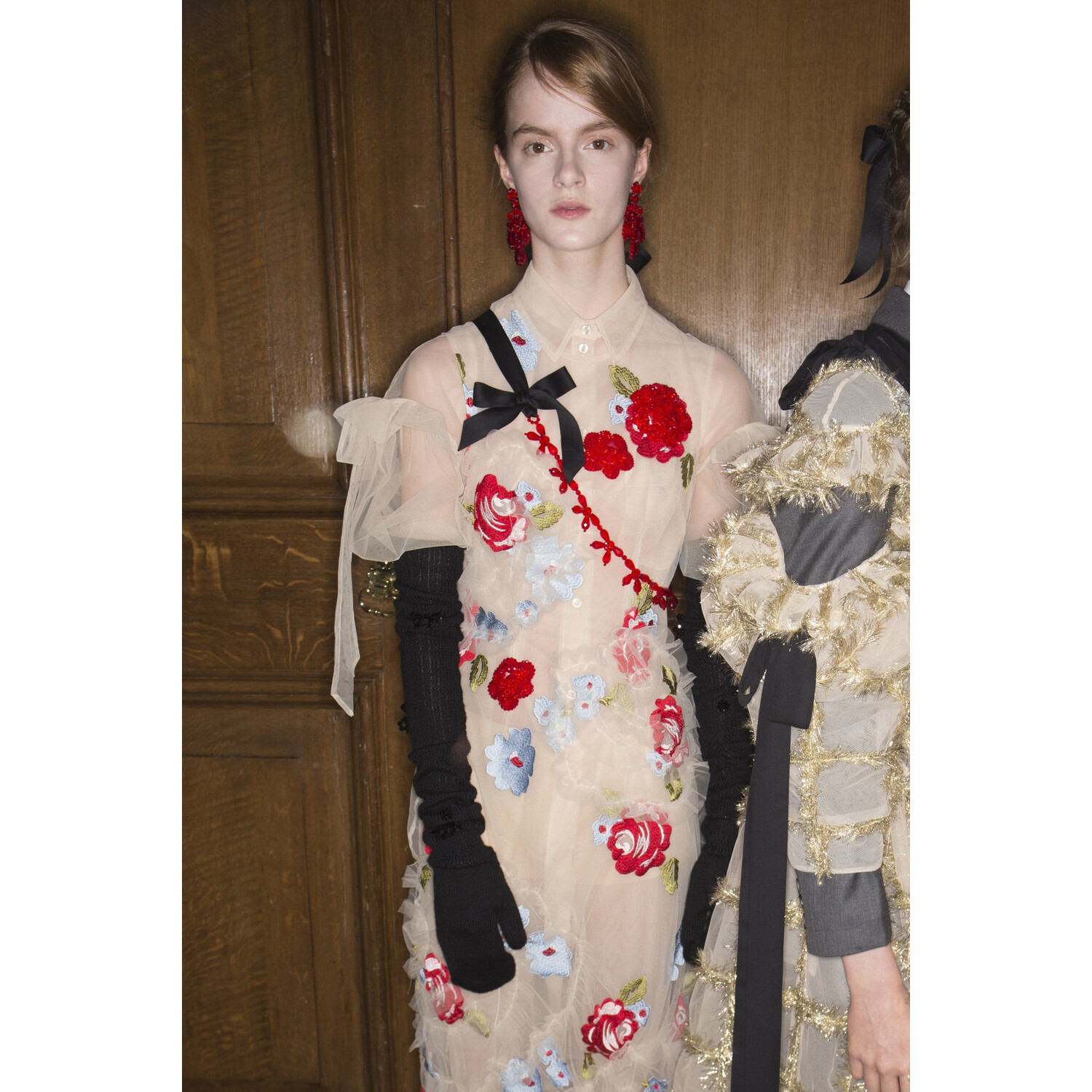 Фото Backstage Simone Rocha Fall 2018 Ready-to-Wear Backstage Simone Rocha осень зима 2018 коллекция неделя моды в Лондане LFW Mainstyles